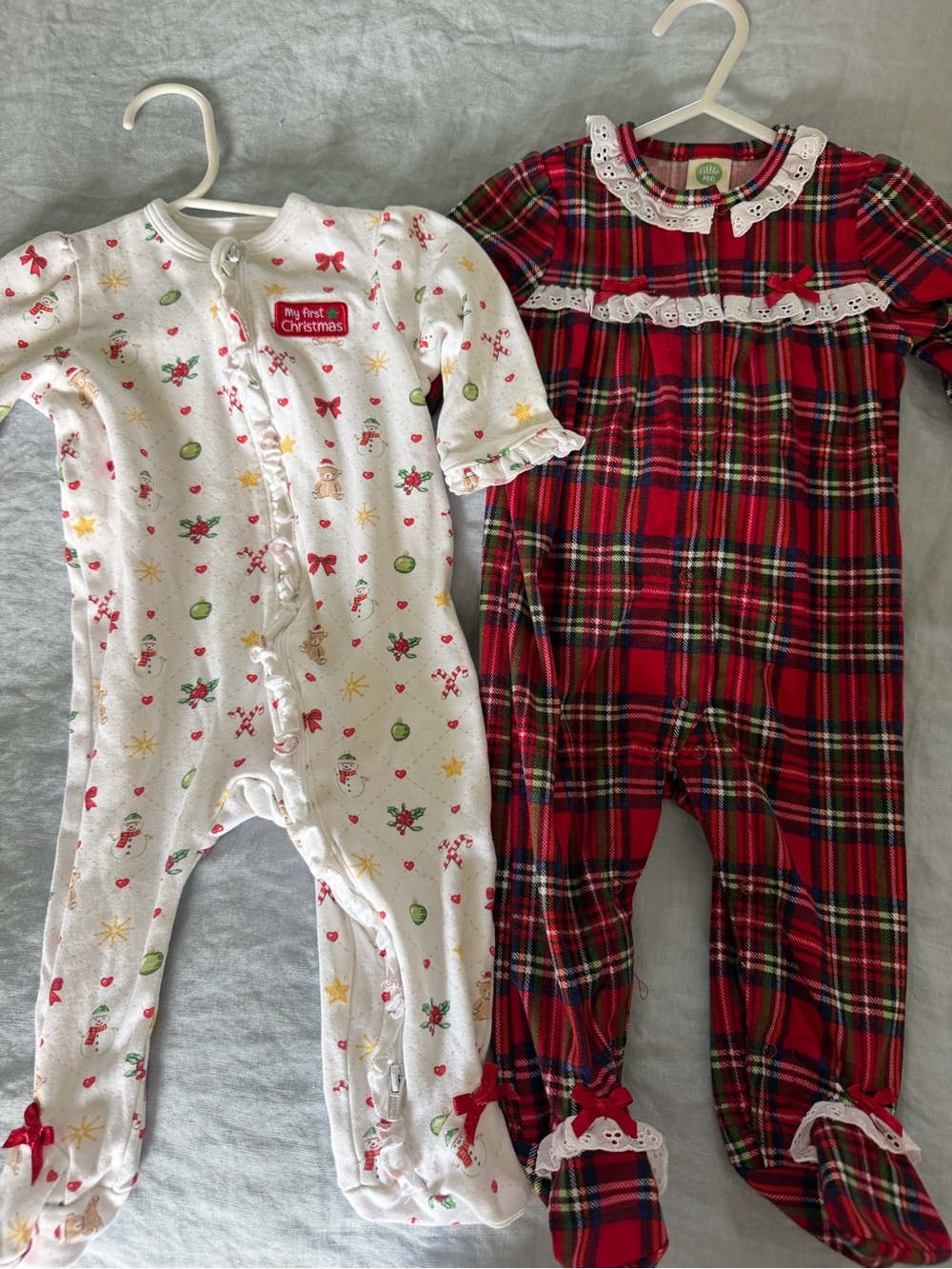 Little Me Red Plaid & White Christmas Print Footies